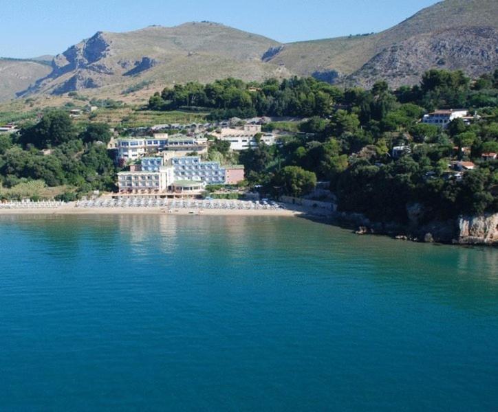 Hotel Summit